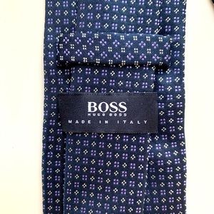 BOSS navy w/ lavender and oyster print tie